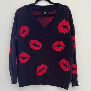 Madden NYC Kiss-Print V-Neck Sweater - Red on Black M